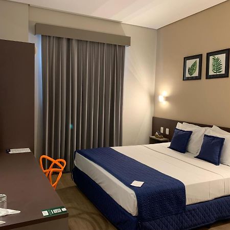 Summit Suites Hotel ピンダモニャンガバ エクステリア 写真