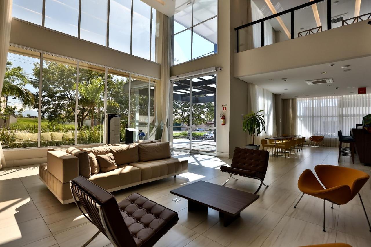 Summit Suites Hotel ピンダモニャンガバ エクステリア 写真