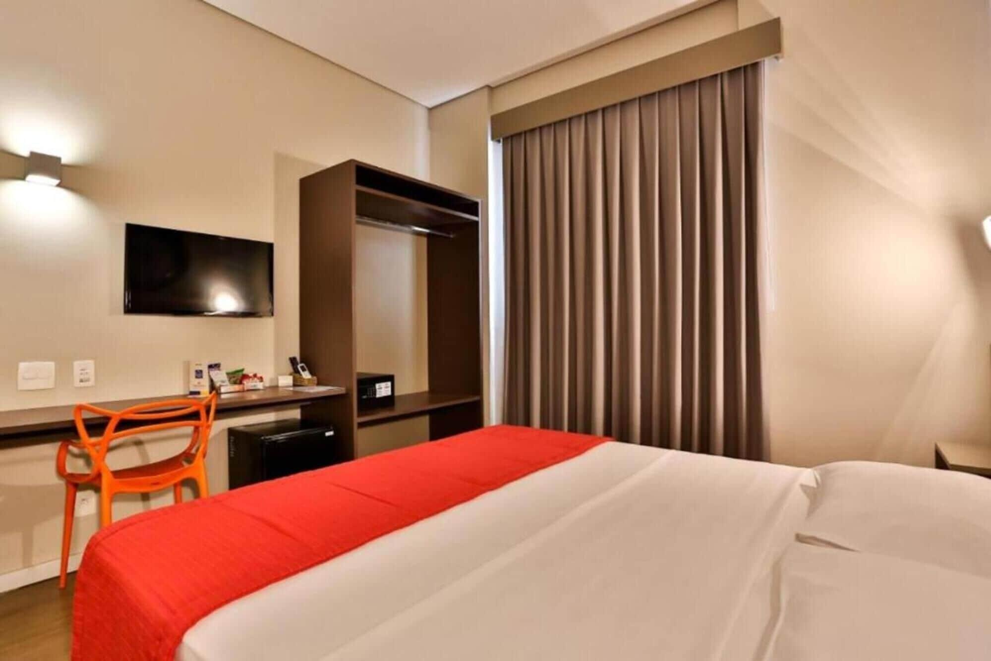 Summit Suites Hotel ピンダモニャンガバ エクステリア 写真