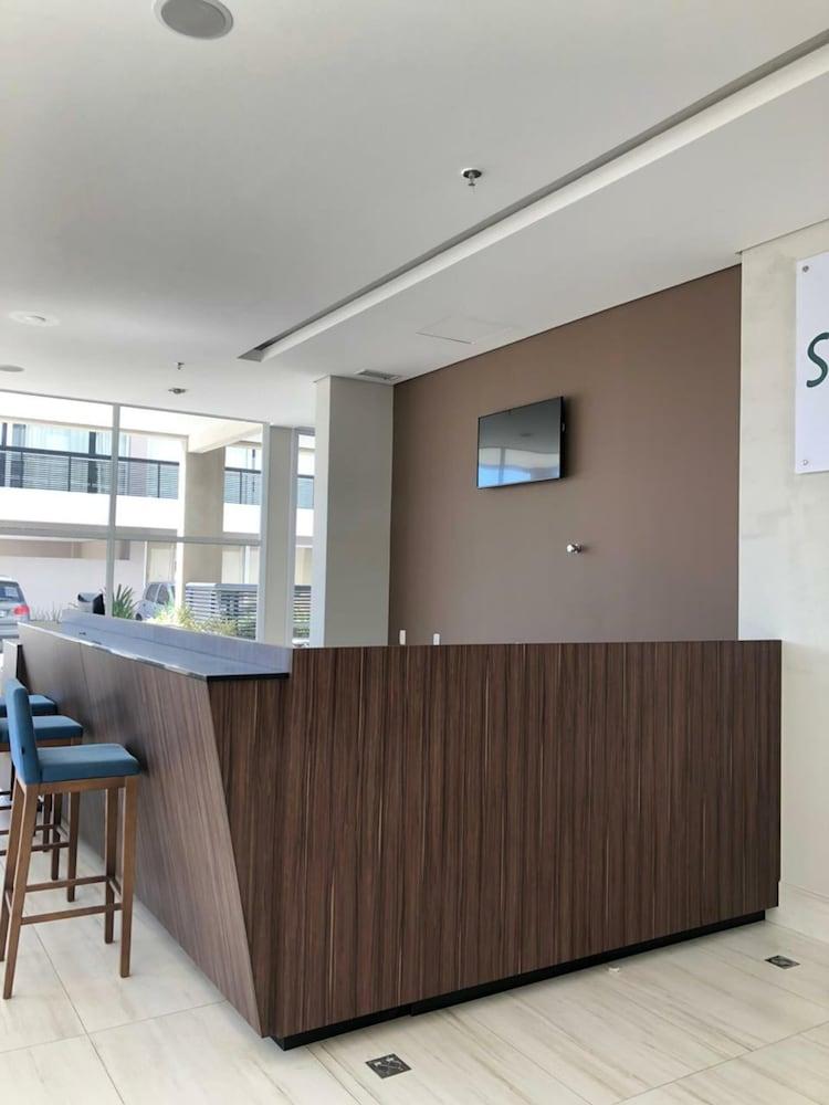 Summit Suites Hotel ピンダモニャンガバ エクステリア 写真