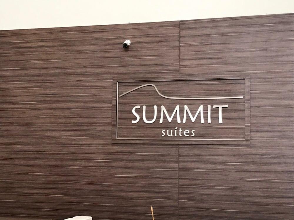 Summit Suites Hotel ピンダモニャンガバ エクステリア 写真