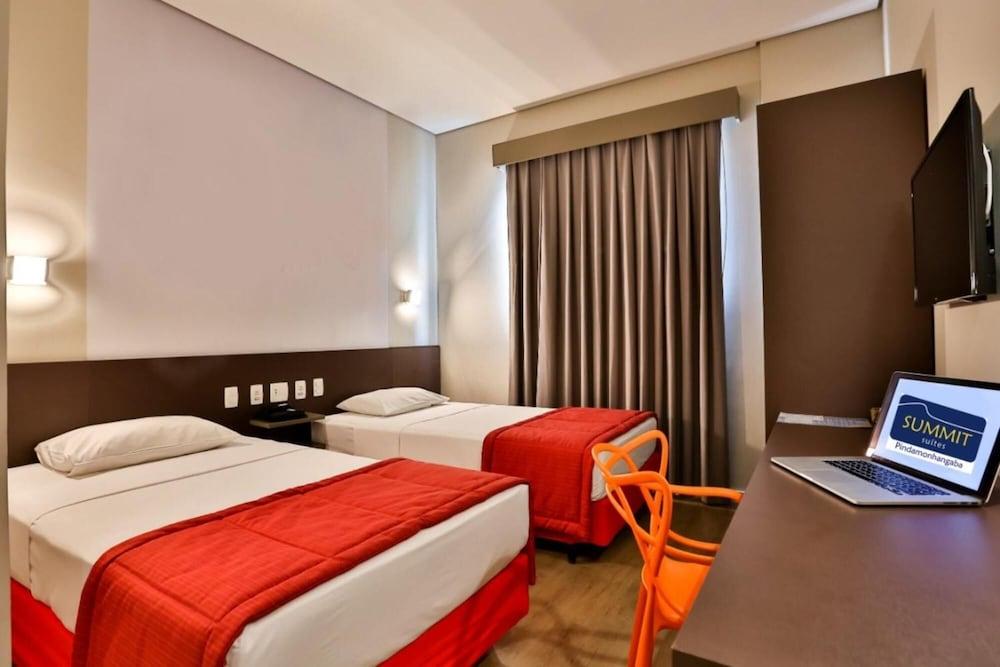 Summit Suites Hotel ピンダモニャンガバ エクステリア 写真