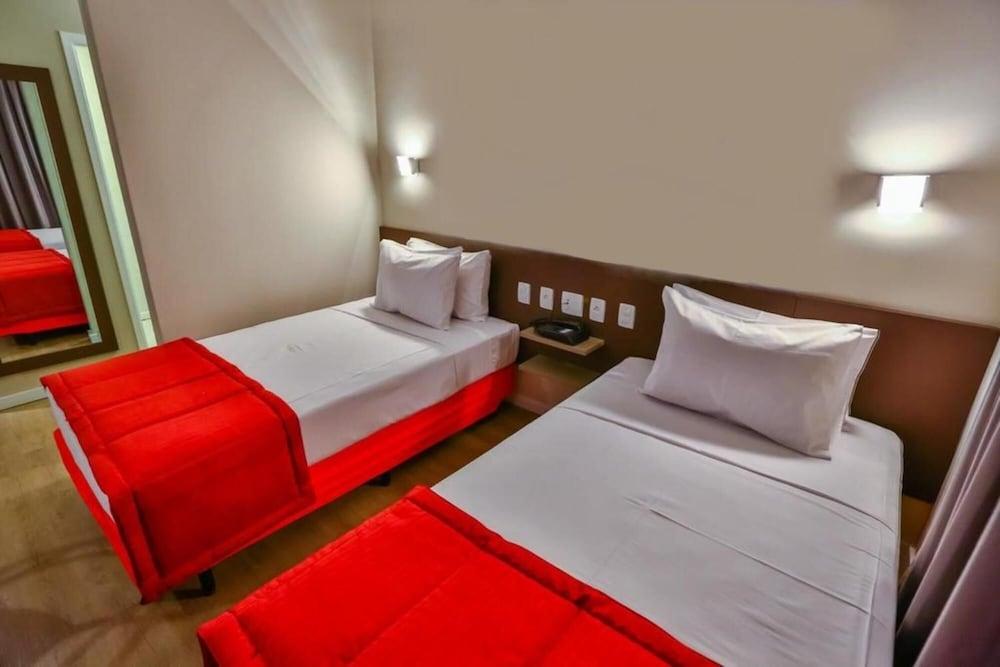 Summit Suites Hotel ピンダモニャンガバ エクステリア 写真