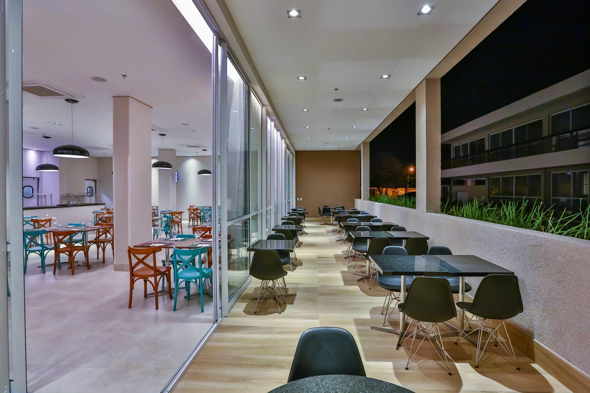 Summit Suites Hotel ピンダモニャンガバ エクステリア 写真