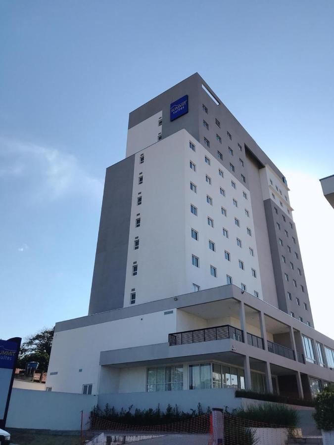 Summit Suites Hotel ピンダモニャンガバ エクステリア 写真